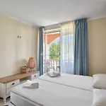 Front Luxury 아파트