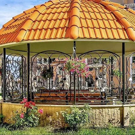 Апартамент Front Luxury *