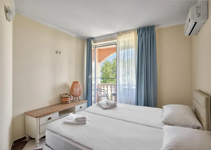 Front Luxury Апартамент