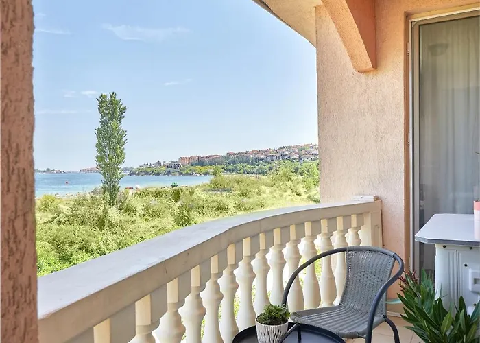 Front Luxury Апартамент *