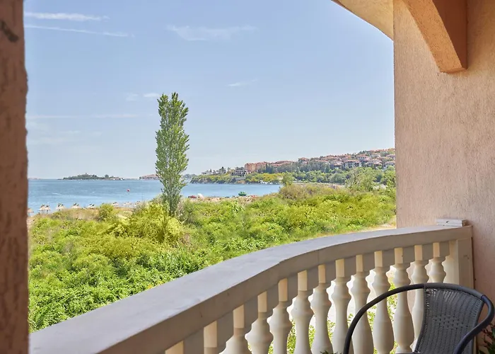 Апартамент Front Luxury *