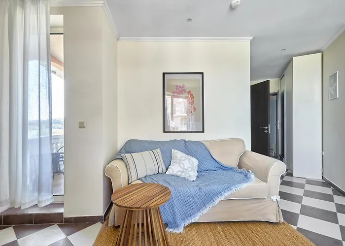 Апартамент Front Luxury