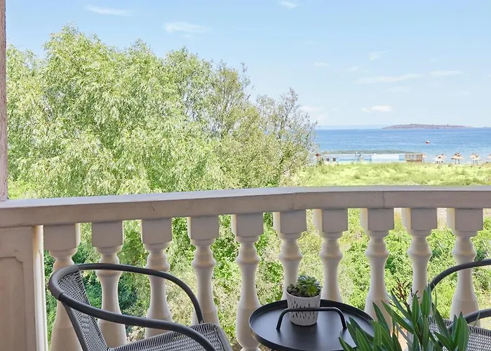 Апартамент Front Luxury *