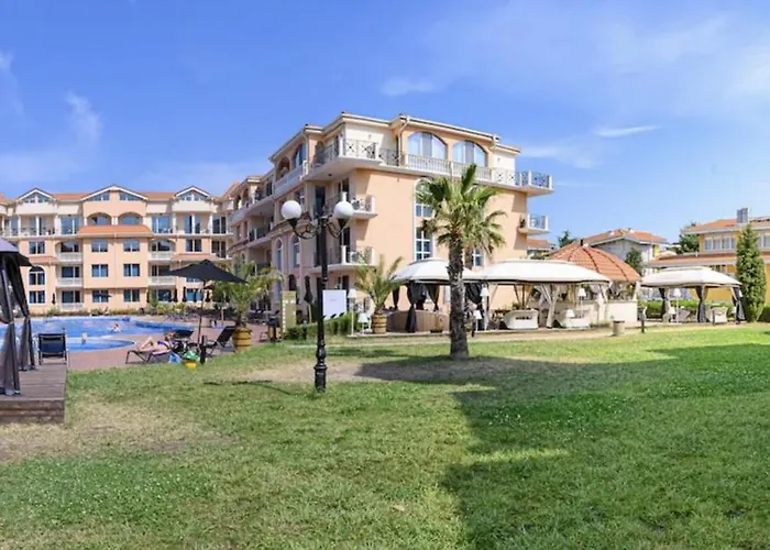 Front Luxury Апартамент *